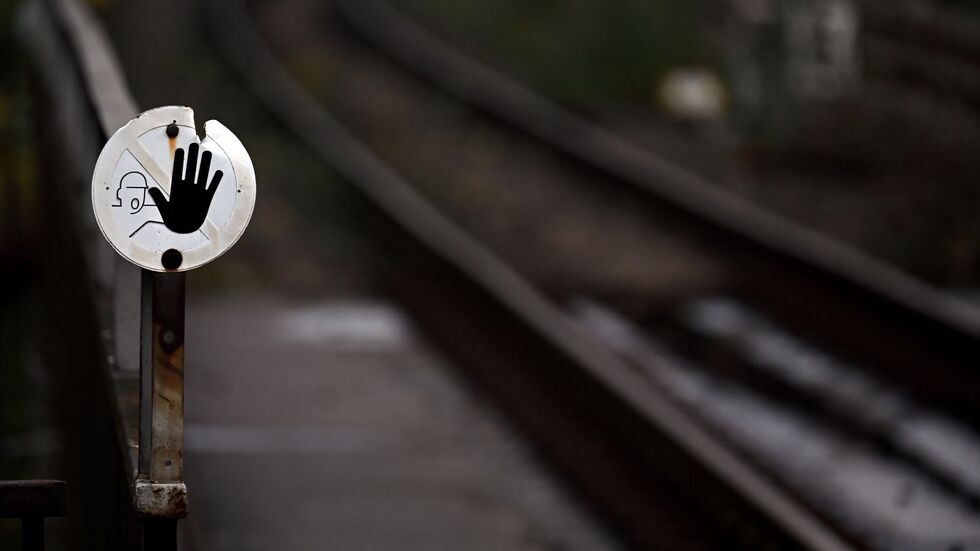 Wegen Bauarbeiten halten in Bochum seit Anfang September keine Regionalbahnen oder Fernzüge mehr - doch ein Ende der Sperrung ist absehbar (Foto Illustration). Wegen Bauarbeiten halten in Bochum seit Anfang September keine Regionalbahnen oder Fernzüge mehr - doch ein Ende der Sperrung ist absehbar (Foto Illustration).