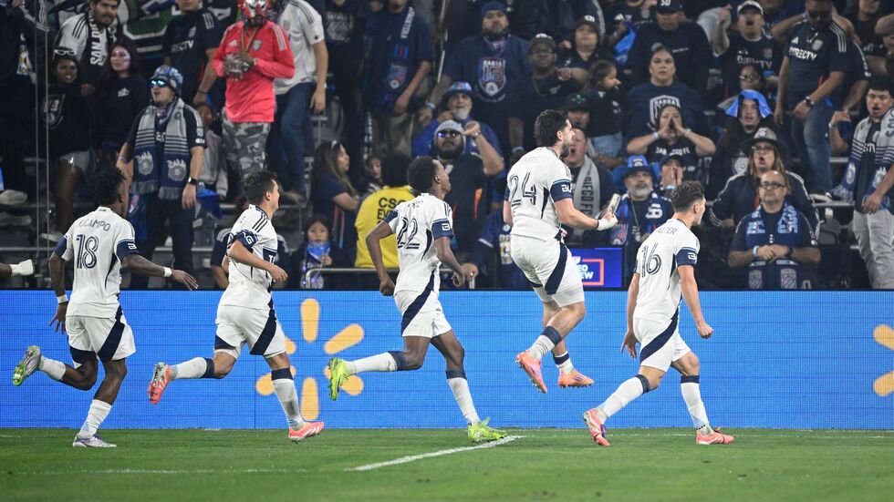 Die Whitecaps jubelten über zwei Tore in den ersten zehn Minuten. Die Whitecaps jubelten über zwei Tore in den ersten zehn Minuten.