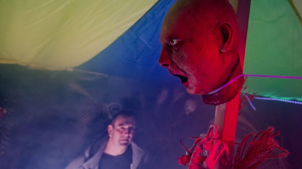 Sven Wagner baut sein Duisburger Reihenhaus jedes Jahr für einen Abend zu seiner Grusel-Atraktion um.  Sven Wagner baut sein Duisburger Reihenhaus jedes Jahr für einen Abend zu seiner Grusel-Atraktion um.