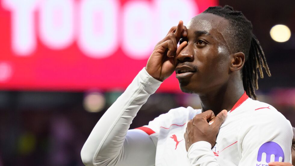 Yan Diomande (RB Leipzig) jubelt nach dem 1:0 gegen Stuttgart.