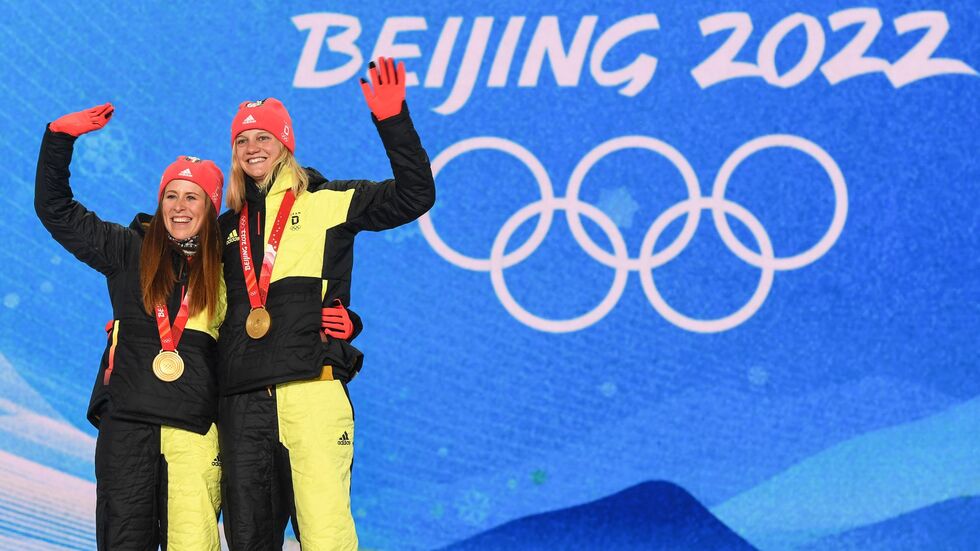 Katharina Hennig und Victoria Carl gewannen 2022 sensationell Olympia-Gold. (Archivfoto) Katharina Hennig und Victoria Carl gewannen 2022 sensationell Olympia-Gold. (Archivfoto)