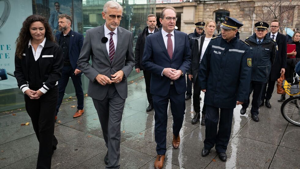 Bundesinnenminister Alexander Dobrindt (CSU) besuchte die Citywache von Polizei und Stadt in Dresden.