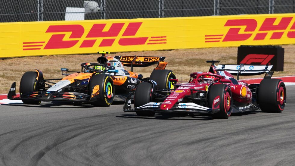 Lando Norris (l) schaffte es kurz vor Schluss doch noch an Charles Leclerc vorbei. Lando Norris (l) schaffte es kurz vor Schluss doch noch an Charles Leclerc vorbei.
