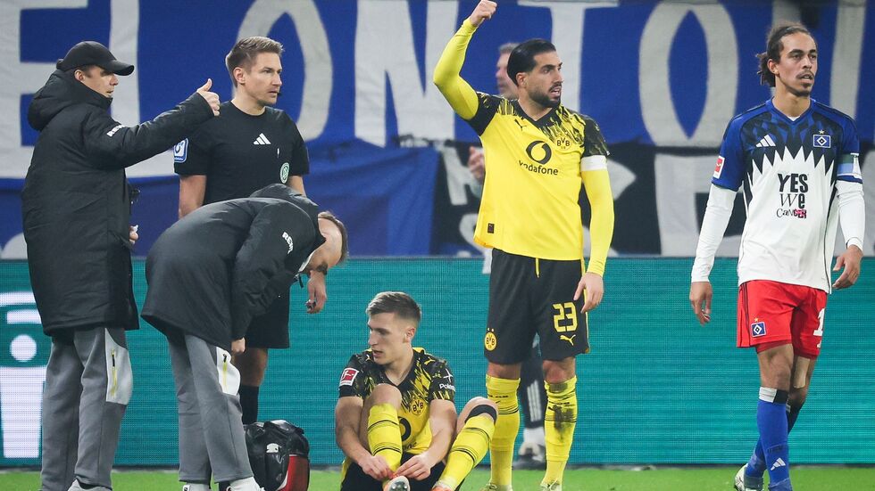 Nico Schlotterbeck (sitzend) hat sich am Fuß verletzt. (Archivbild) Nico Schlotterbeck (sitzend) hat sich am Fuß verletzt. (Archivbild)