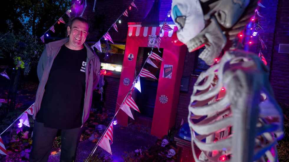 Er hat gut lachen: Dieses Jahr ist das Motto in Sven Wagners Halloween-Haus «Freak Circus». Er hat gut lachen: Dieses Jahr ist das Motto in Sven Wagners Halloween-Haus «Freak Circus».