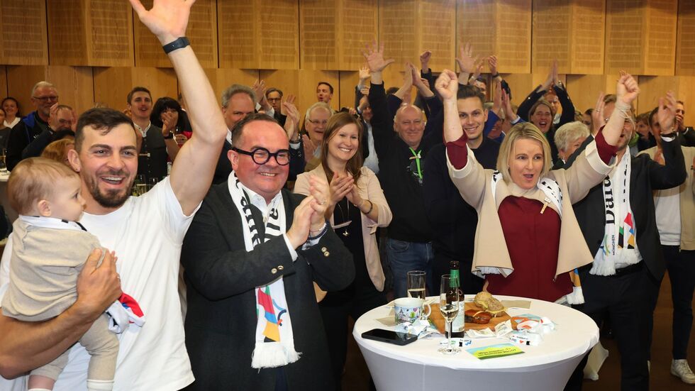 Jubel bei den Olympia-Befürwortern: München sagt Ja zu einer Bewerbung. Jubel bei den Olympia-Befürwortern: München sagt Ja zu einer Bewerbung.