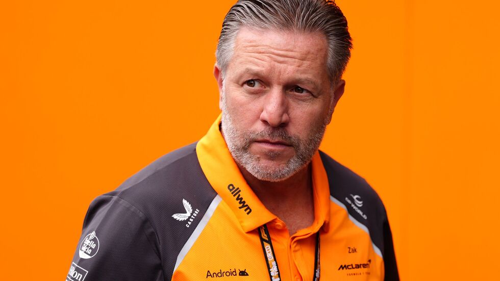 Auch beim McLaren-Boss Zak Brown werden die Sorgenfalten größer.  Auch beim McLaren-Boss Zak Brown werden die Sorgenfalten größer.