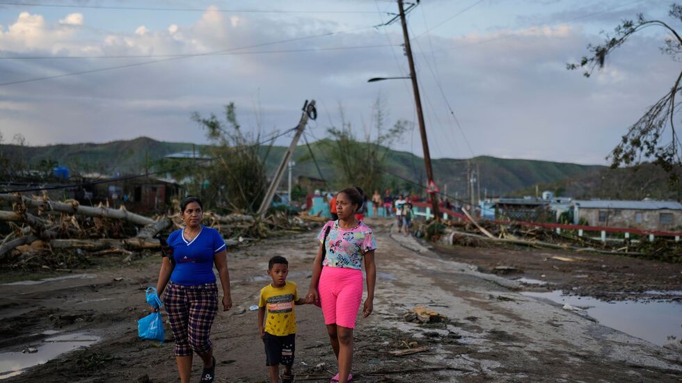 Auf Jamaika zerstörte der Sturm Häuser und riss zahlreiche Bäume und Strommasten um. Auf Jamaika zerstörte der Sturm Häuser und riss zahlreiche Bäume und Strommasten um.