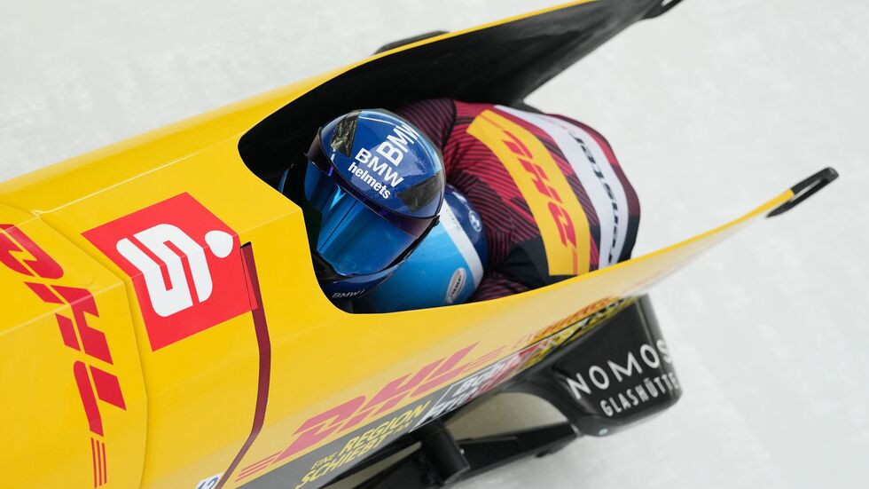 Francesco Friedrich und Alexander Schaller rasen im Zweierbob auf Rang zwei. Francesco Friedrich und Alexander Schaller rasen im Zweierbob auf Rang zwei.