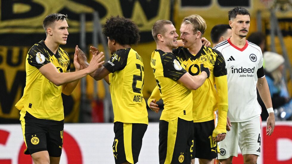 Borussia Dortmund durfte in Frankfurt nach der Pause jubeln. Borussia Dortmund durfte in Frankfurt nach der Pause jubeln.