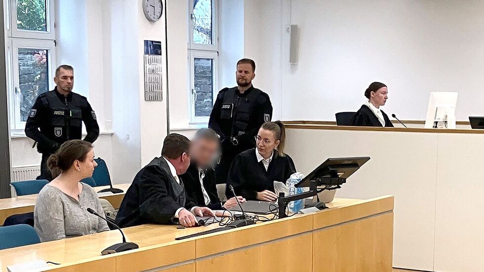 Der verurteilte Lehrer hat sich bei seiner früheren Schülerin für den sexuellen Missbrauch entschuldigt. (Archivbild) Der verurteilte Lehrer hat sich bei seiner früheren Schülerin für den sexuellen Missbrauch entschuldigt. (Archivbild)