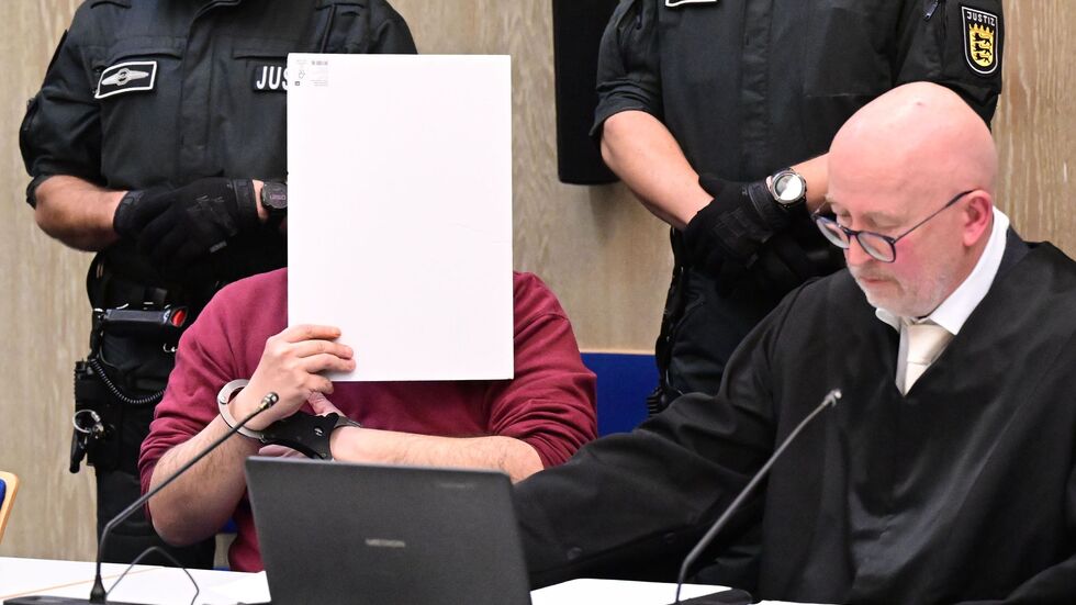 Für den Angeklagten las sein Verteidiger Uwe Kosmala eine Erklärung vor.  Für den Angeklagten las sein Verteidiger Uwe Kosmala eine Erklärung vor.