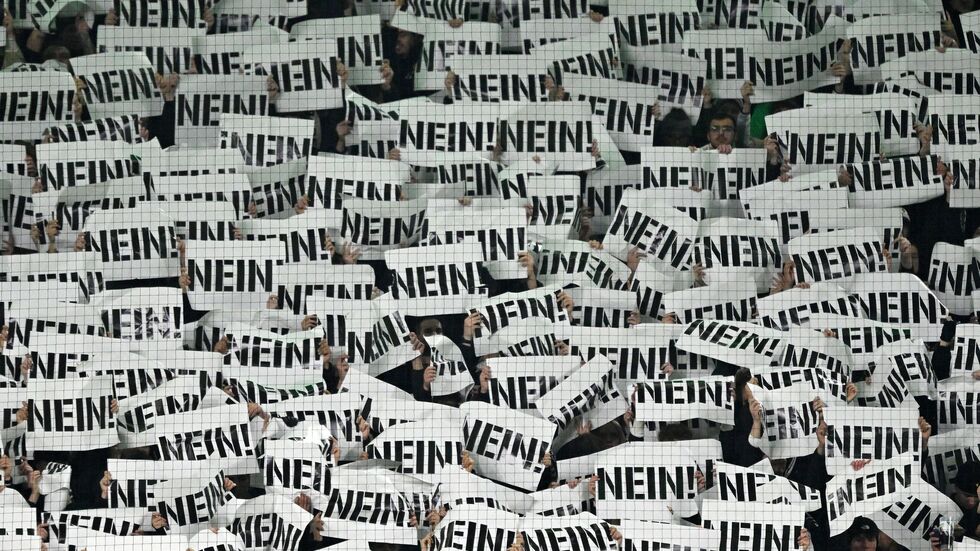 Borussias Fans sagen Nein zu den Plänen der Politik. Borussias Fans sagen Nein zu den Plänen der Politik.