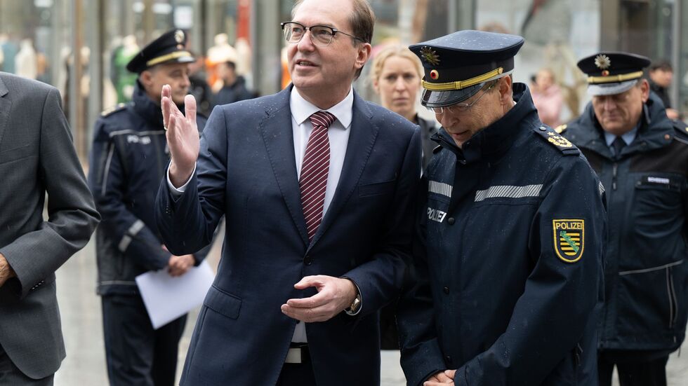 Bundesinnenminister Alexander Dobrindt (CSU) besuchte die Citywache von Polizei und Stadt in Dresden.