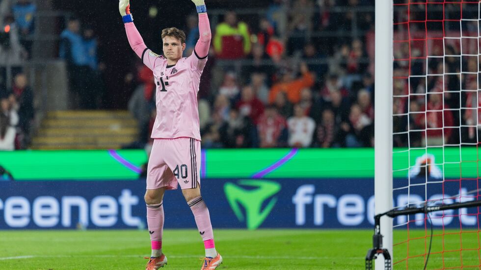 Machte an alter Wirkungsstätte ein starkes Spiel: Bayern-Keeper Urbig. Machte an alter Wirkungsstätte ein starkes Spiel: Bayern-Keeper Urbig.