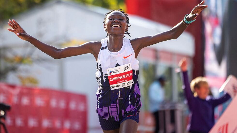 Ruth Chepngetich lief in Chicago als erste Frau einen Marathon unter 2:10 Stunden und wurde nun für drei Jahre gesperrt. Ruth Chepngetich lief in Chicago als erste Frau einen Marathon unter 2:10 Stunden und wurde nun für drei Jahre gesperrt.
