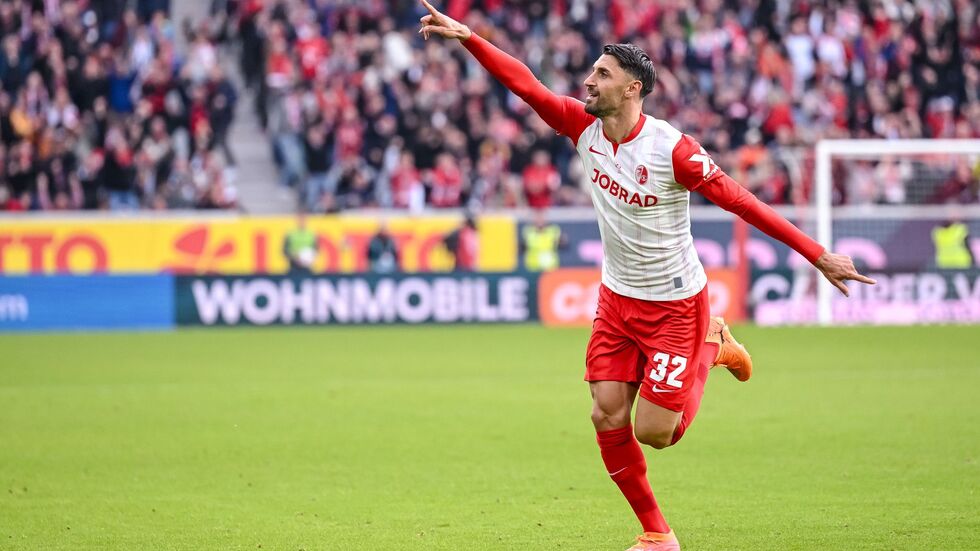 Später Ausgleich: Vincenzo Grifo traf für Freiburg zum 2:2. Später Ausgleich: Vincenzo Grifo traf für Freiburg zum 2:2.