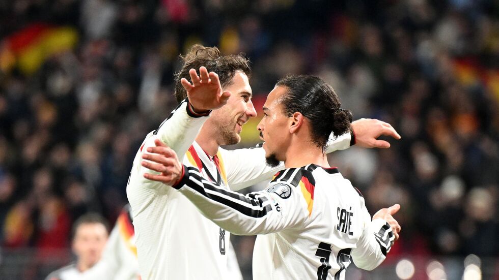 Ehemalige Teamkollegen bei Bayern: Goretzka und Sane. Ehemalige Teamkollegen bei Bayern: Goretzka und Sane.