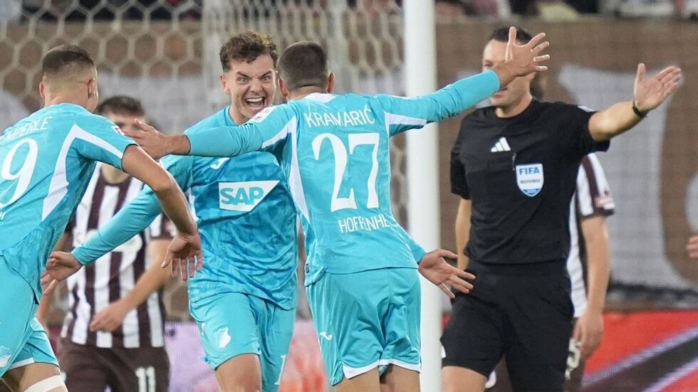 Andrej Kramaric (vorne, 1899 Hoffenheim) jubelt nach seinem Treffer zum 2:0. Andrej Kramaric (vorne, 1899 Hoffenheim) jubelt nach seinem Treffer zum 2:0.