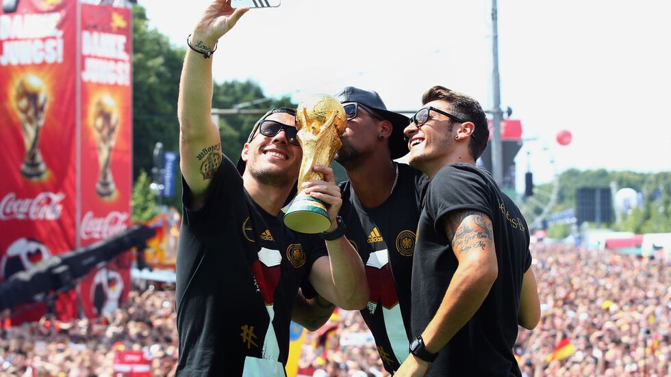 Weltmeister: 2014 feierte Jérôme Boateng (M.) seinen größten Triumph. (Archivbild) Weltmeister: 2014 feierte Jérôme Boateng (M.) seinen größten Triumph. (Archivbild)