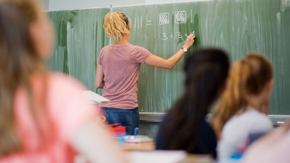 Lehrer kritisieren die Situation an den Schulen in Sachsen. (Symbolbild) Lehrer kritisieren die Situation an den Schulen in Sachsen. (Symbolbild)