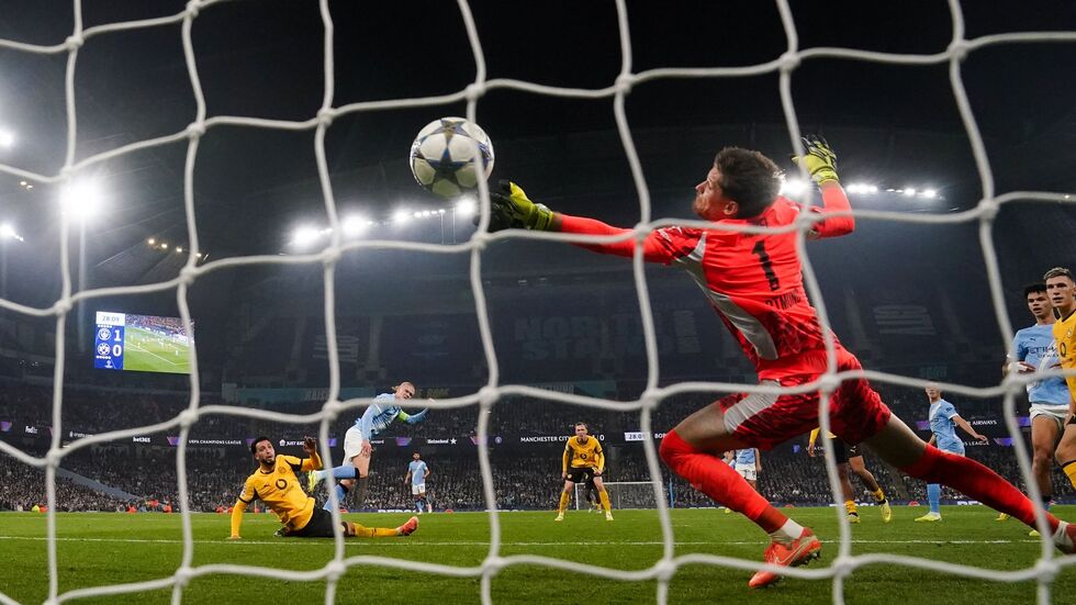 BVB-Torwart Gregor Kobel konnte die Niederlage nicht verhindern. BVB-Torwart Gregor Kobel konnte die Niederlage nicht verhindern.