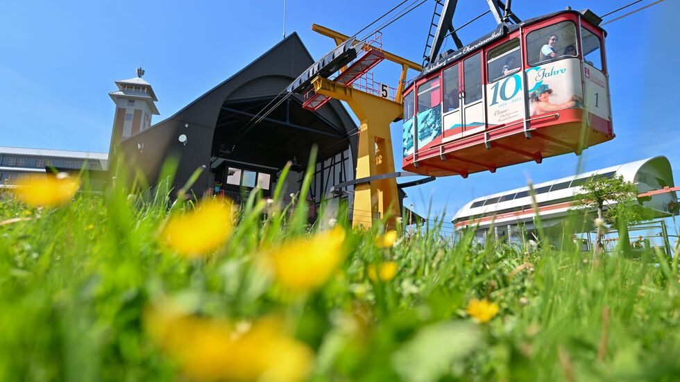 Beliebtes Ausflugsziel auch im Sommer: Die historische Schwebebahn am Fichtelberg.