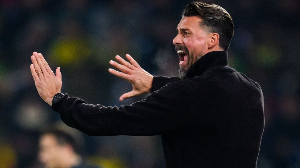 Voller Einsatz am Spielfeldrand: FCA-Coach Sandro Wagner.