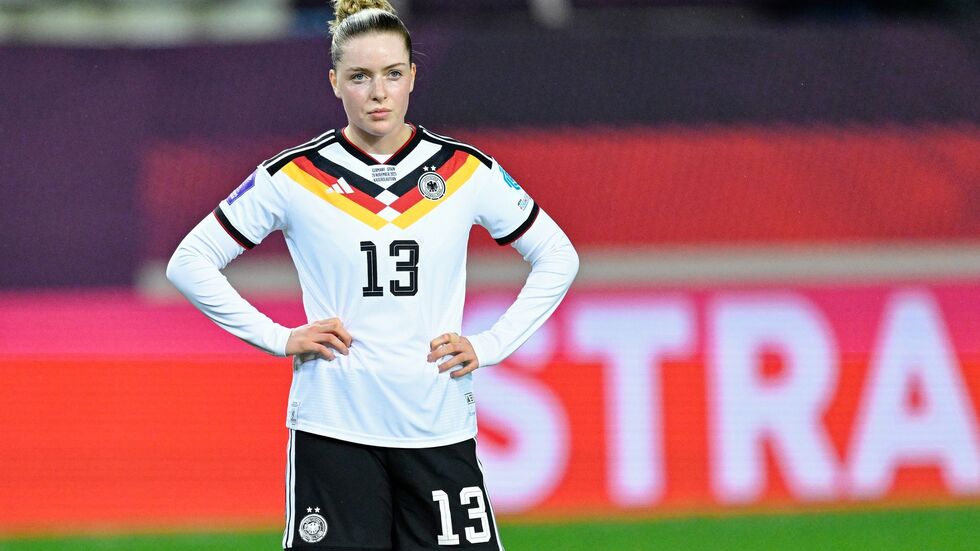 Enttäuscht über die torlose Partie: Alara Sehitler und die DFB-Frauen. Enttäuscht über die torlose Partie: Alara Sehitler und die DFB-Frauen.