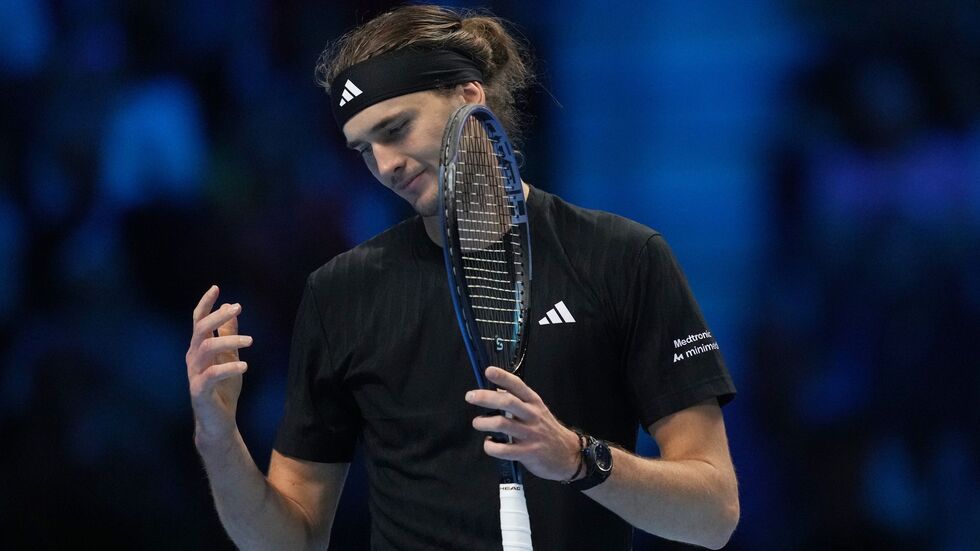 Alexander Zverev muss im Gruppenfinale der ATP Finals gegen das Vorrunden-Aus kämpfen.