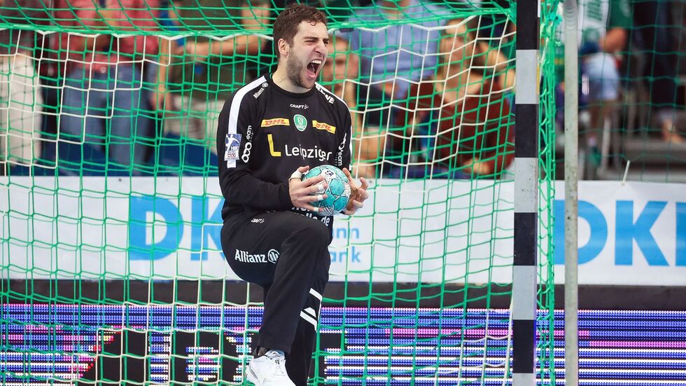 Torwart Domenico Ebner hatte mit seinen Paraden großen Anteil daran, dass die Bundesliga-Handballer des SC DHfK Leipzig ein 27:27-Remis gegen Hannover-Burgdorf erkämpften. (Archivbild) Torwart Domenico Ebner hatte mit seinen Paraden großen Anteil daran, dass die Bundesliga-Handballer des SC DHfK Leipzig ein 27:27-Remis gegen Hannover-Burgdorf erkämpften. (Archivbild)