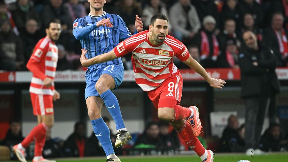 Berlins Torschütze Rani Khedira im Duell mit dem Heidenheimer Adrian Beck. Berlins Torschütze Rani Khedira im Duell mit dem Heidenheimer Adrian Beck.