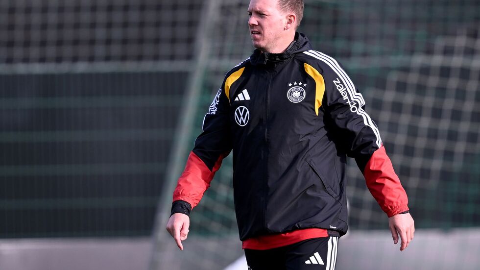 Julian Nagelsmann muss nach Kimmichs Verletzung umbauen. Julian Nagelsmann muss nach Kimmichs Verletzung umbauen.