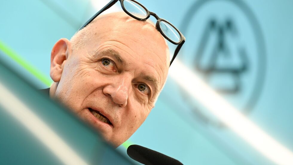 Bernd Neuendorf erwartet von der DFB-Auswahl die direkte Qualifikation für die Fußball-WM 2026. Bernd Neuendorf erwartet von der DFB-Auswahl die direkte Qualifikation für die Fußball-WM 2026.