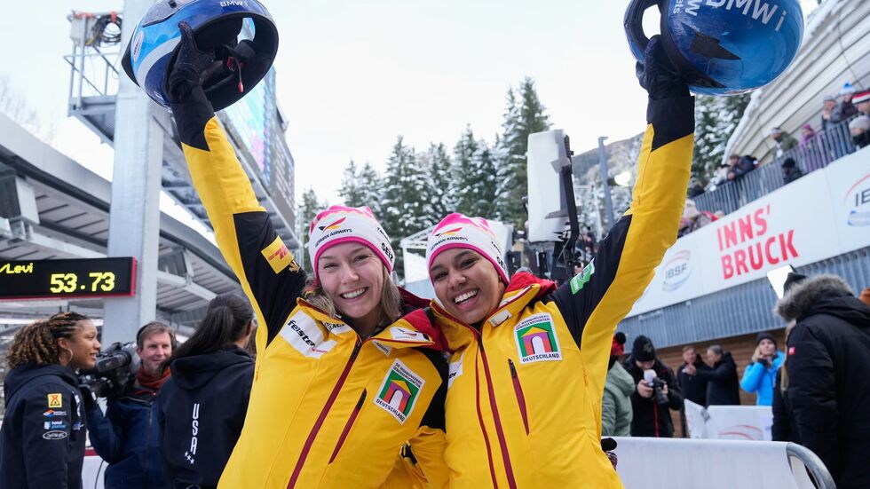 Laura Nolte (l) und Deborah Levi gewinnen souverän im Zweierbob. Laura Nolte (l) und Deborah Levi gewinnen souverän im Zweierbob.