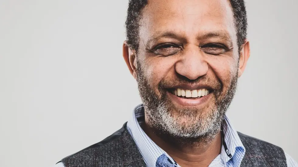 Prof. Getu Abraham (58) bildet an der Leipziger Uni-Klinik Tierärzte aus und wurde 2019 für die SPD in den Stadtrat gewählt. 2023 trat er aus der Partei aus und schloss sich 2025 der CDU-Fraktion an - nicht aber der Partei. Prof. Getu Abraham (58) bildet an der Leipziger Uni-Klinik Tierärzte aus und wurde 2019 für die SPD in den Stadtrat gewählt. 2023 trat er aus der Partei aus und schloss sich 2025 der CDU-Fraktion an - nicht aber der Partei.
