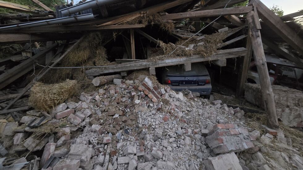 Unter dem Gebäude wurden mehrere Fahrzeuge begraben.