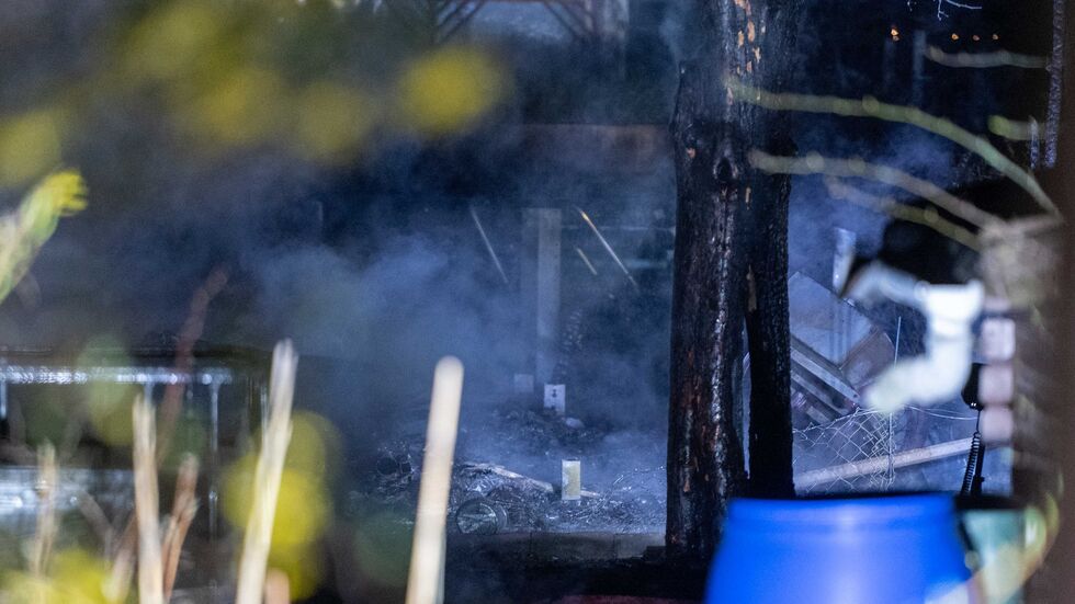 Alles verkohlt nach dem Feuer. Alles verkohlt nach dem Feuer.