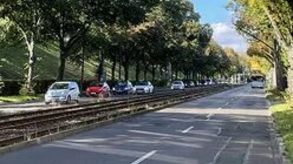 In diesem Abschnitt zwischen „An der Tabaksmühle“ und Friedhofsgärtnerei inklusive der Haltestelle Südfriedhof soll die Prager Straße umgebaut werden. In diesem Abschnitt zwischen „An der Tabaksmühle“ und Friedhofsgärtnerei inklusive der Haltestelle Südfriedhof soll die Prager Straße umgebaut werden.