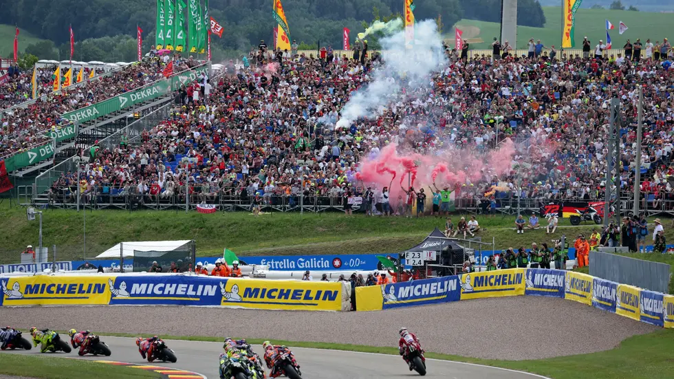 261.813 pilgerten am Wochenende zum MotoGP-Wochenende an den Sachsenring. 261.813 pilgerten am Wochenende zum MotoGP-Wochenende an den Sachsenring.