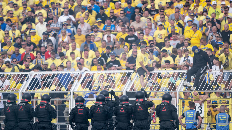 Fans von Lok Leipzig - hier beim DFB-Pokalspiel letztes Jahr gegen Eintracht Frankfurt. (Symbolbild) Fans von Lok Leipzig - hier beim DFB-Pokalspiel letztes Jahr gegen Eintracht Frankfurt. (Symbolbild)