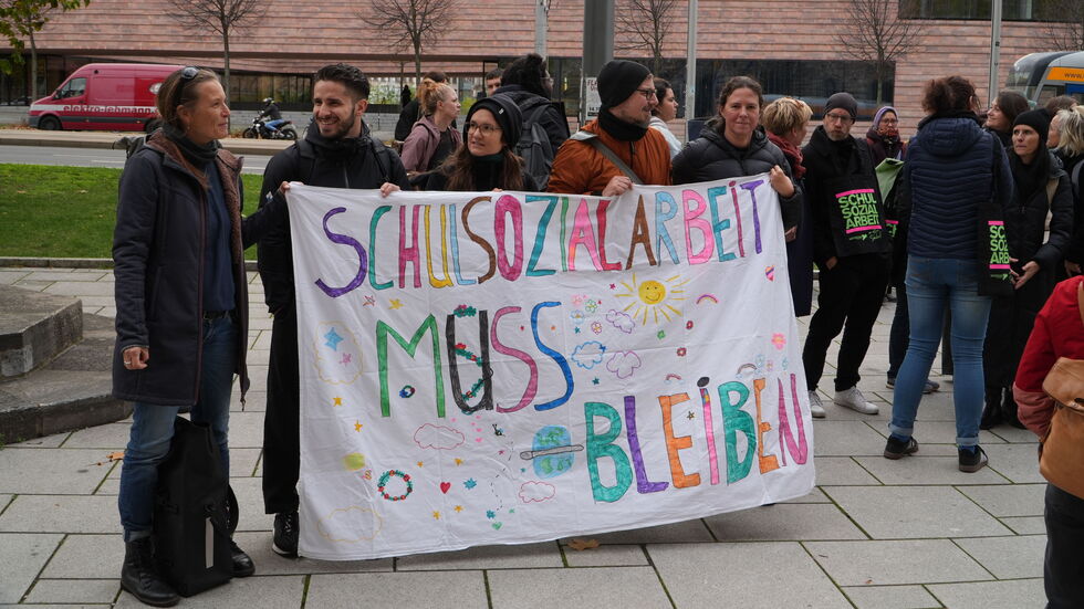 Demonstranten am Mittwoch mit einem Plakat.