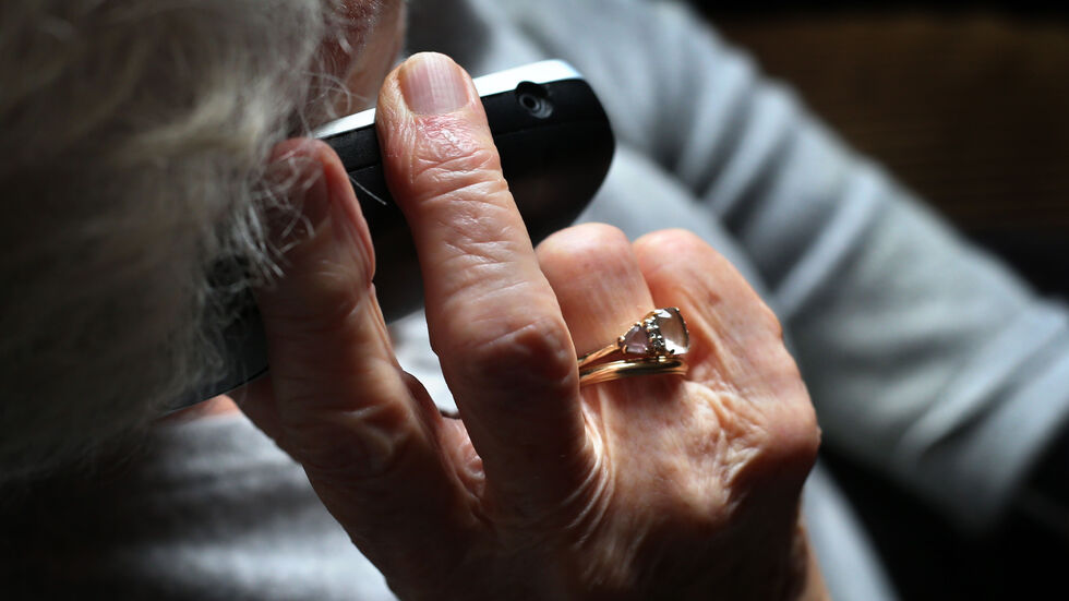 Betrüger versuchen immer wieder, Menschen um ihr Geld zu bringen - oftmals per Telefon. (Symbolbild) Betrüger versuchen immer wieder, Menschen um ihr Geld zu bringen - oftmals per Telefon. (Symbolbild)