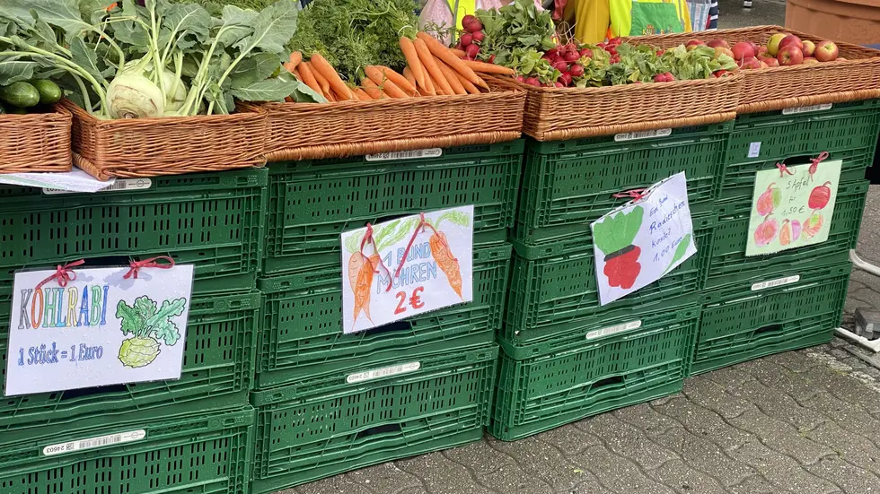 Die Preisschilder haben die Kinder selbst gestaltet.