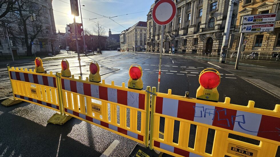 Die Sperrung wurde am Sonntagabend nach einem Unfall von der Polizei angeordnet. Die Sperrung wurde am Sonntagabend nach einem Unfall von der Polizei angeordnet.