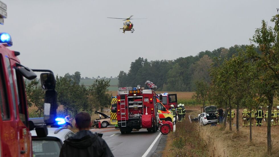 Zahlreiche Rettungskräfte waren im Einsatz - auch ein Hubschrauber.