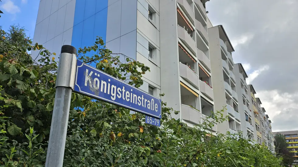 In einem Plattenbau an der Königstraße in Lausen-Grünau hat es gebrannt. In einem Plattenbau an der Königstraße in Lausen-Grünau hat es gebrannt.