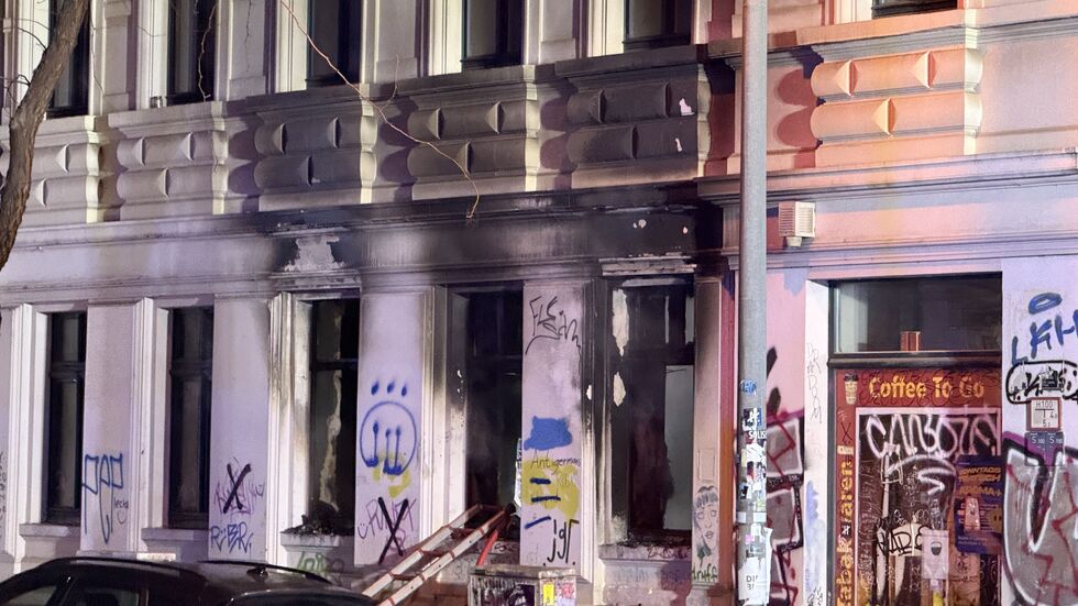 Hier in dieser Erdgeschosswohnung hat es gebrannt. Hier in dieser Erdgeschosswohnung hat es gebrannt.