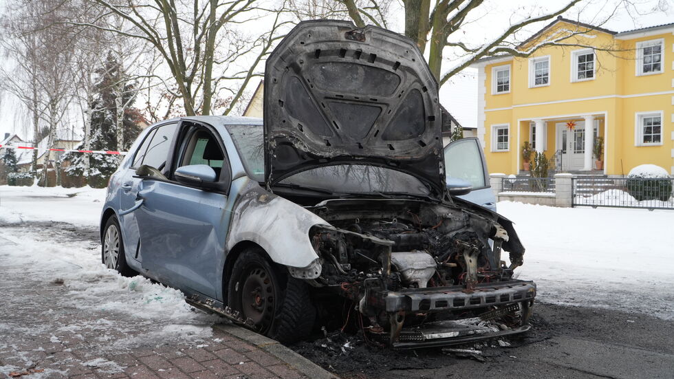 Das abgebrannte Auto.