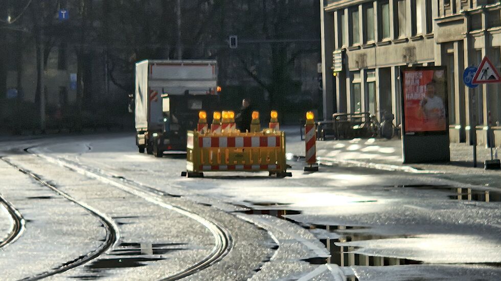 Die gefährlichen Krater wurden eingezäunt. Die gefährlichen Krater wurden eingezäunt.
